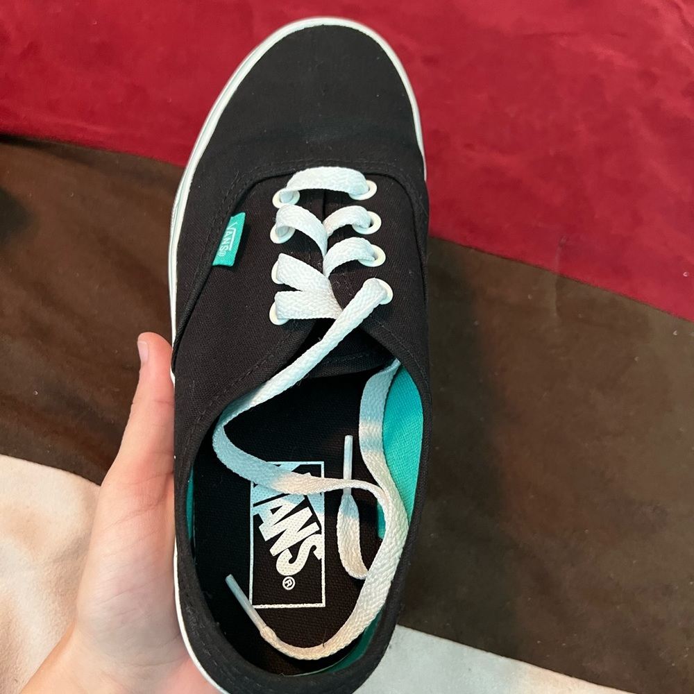 Vans - Picture 2 of 4